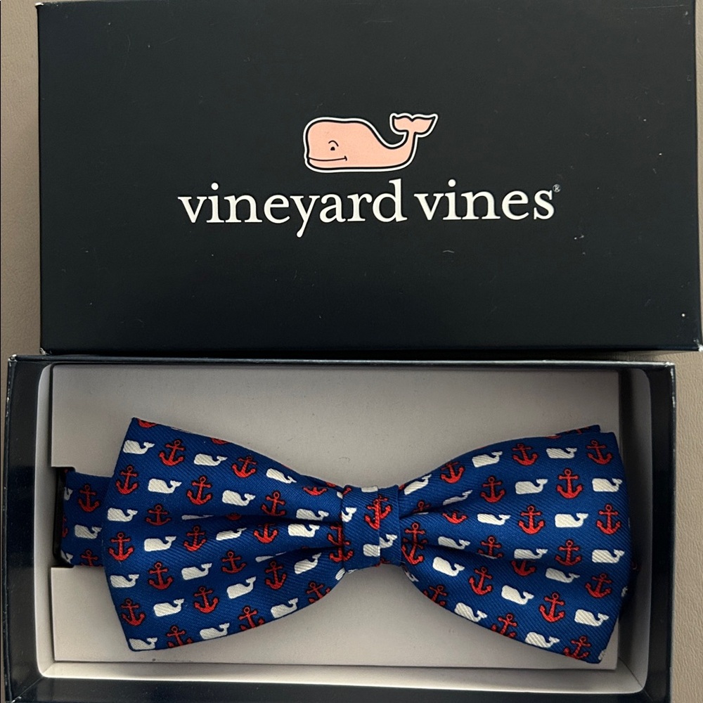 Vineyard Vines BOYS Navy Bow Tie with Red and White Anchors